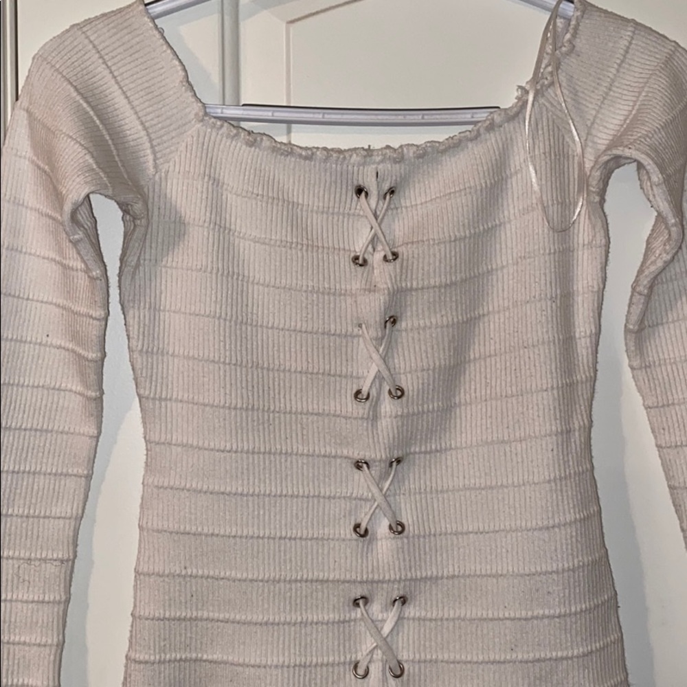 White String Top - Picture 2 of 7